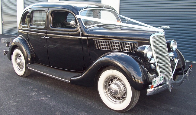 1935 Ford V8 Deluxe Sedan